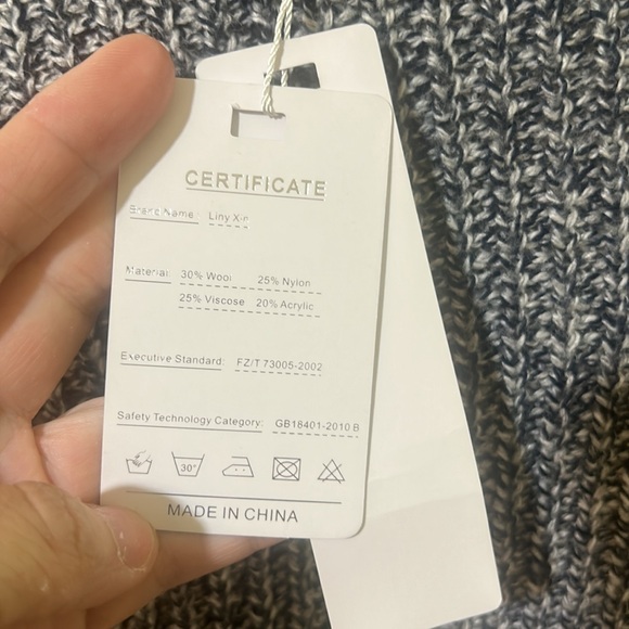 Lint Xin oversized sweater - Picture 6 of 8